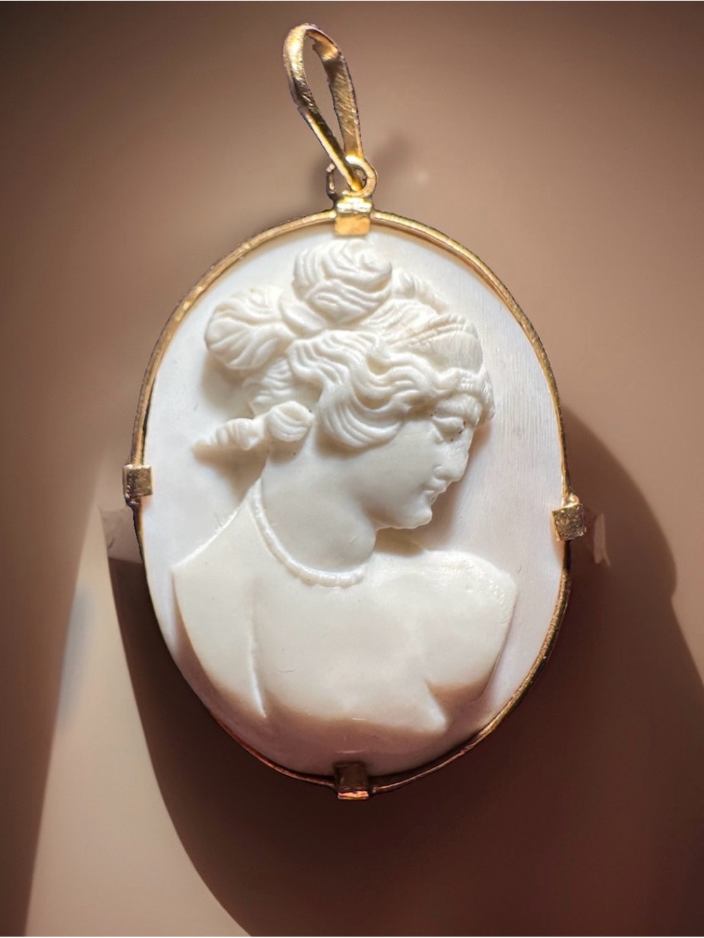 VINTAGE 18 KARAT YELLOW GOLD AND CARVED WHITE SHELL CAMEO PENDENT 1.5”X1”